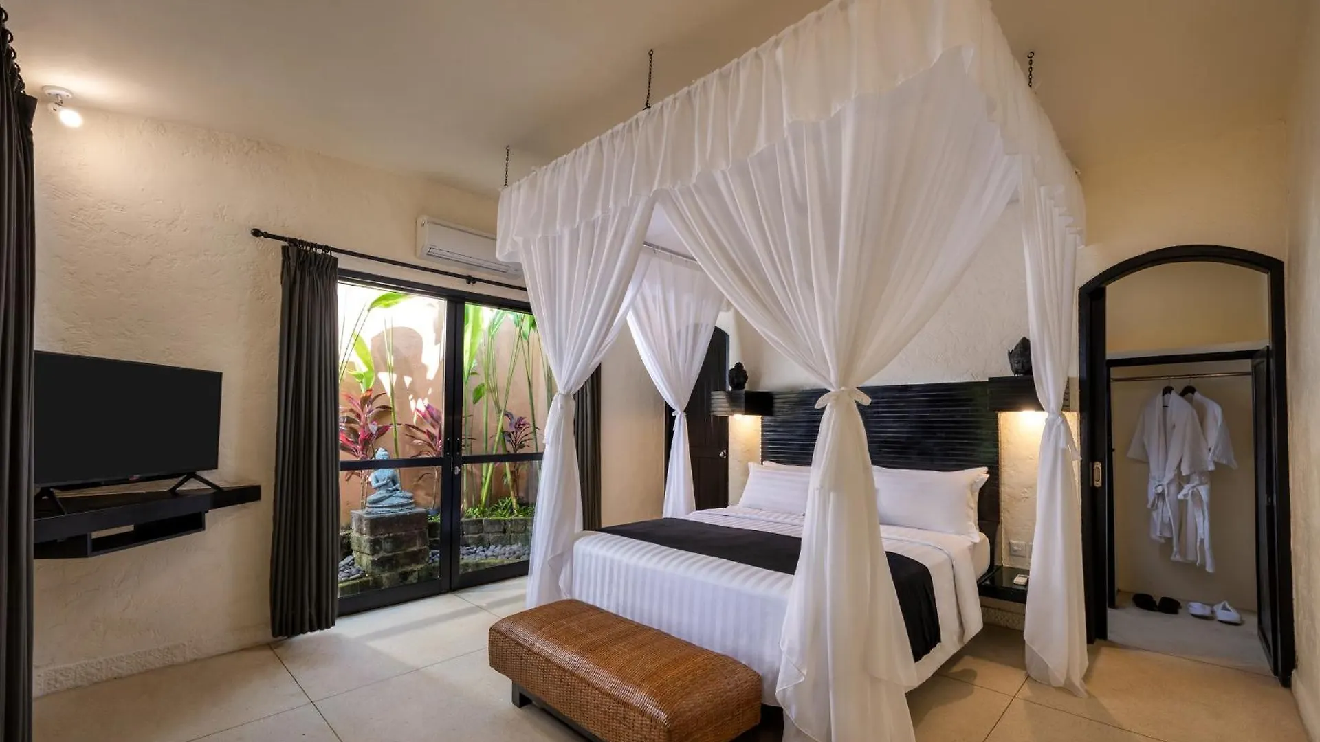 Impiana Private Villas Seminyak - CHSE Certified 0*,